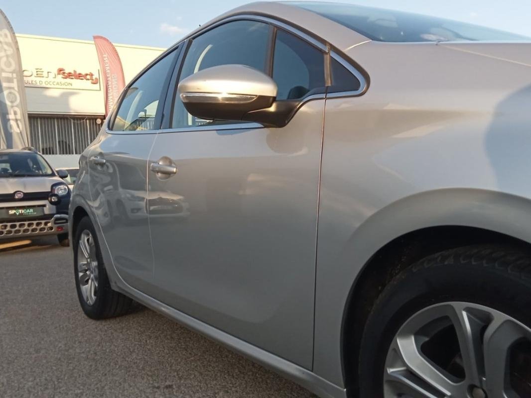 Peugeot 208 - Photo 37