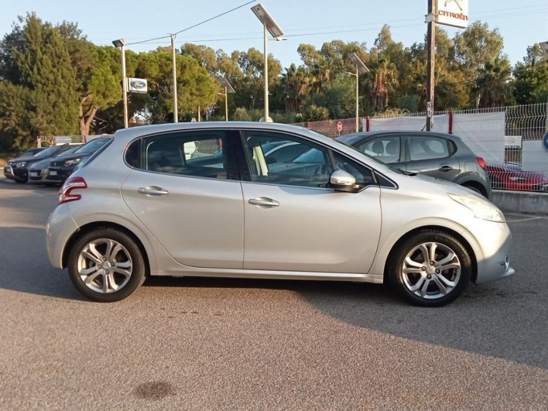 Peugeot 208 - Photo 45