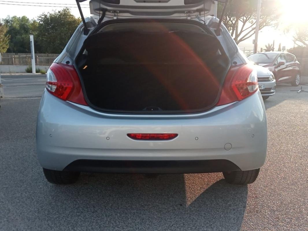 Peugeot 208 - Photo 6