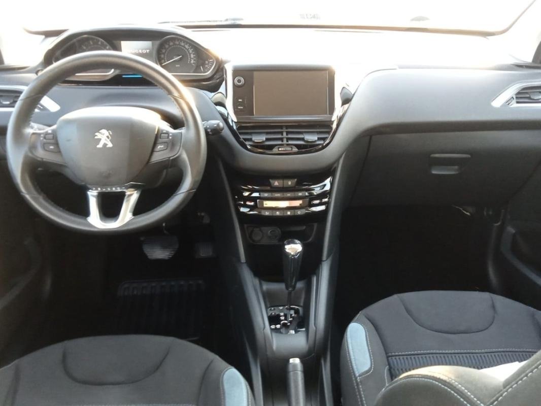 Peugeot 208 - Photo 8