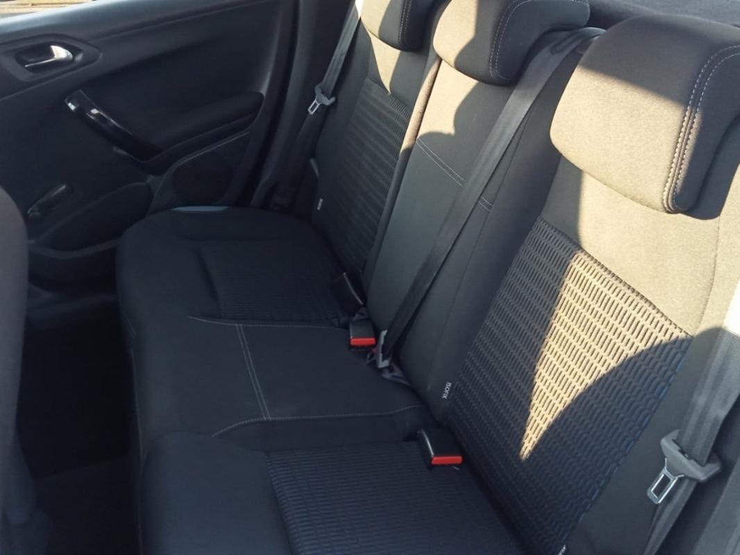 Peugeot 208 - Photo 10