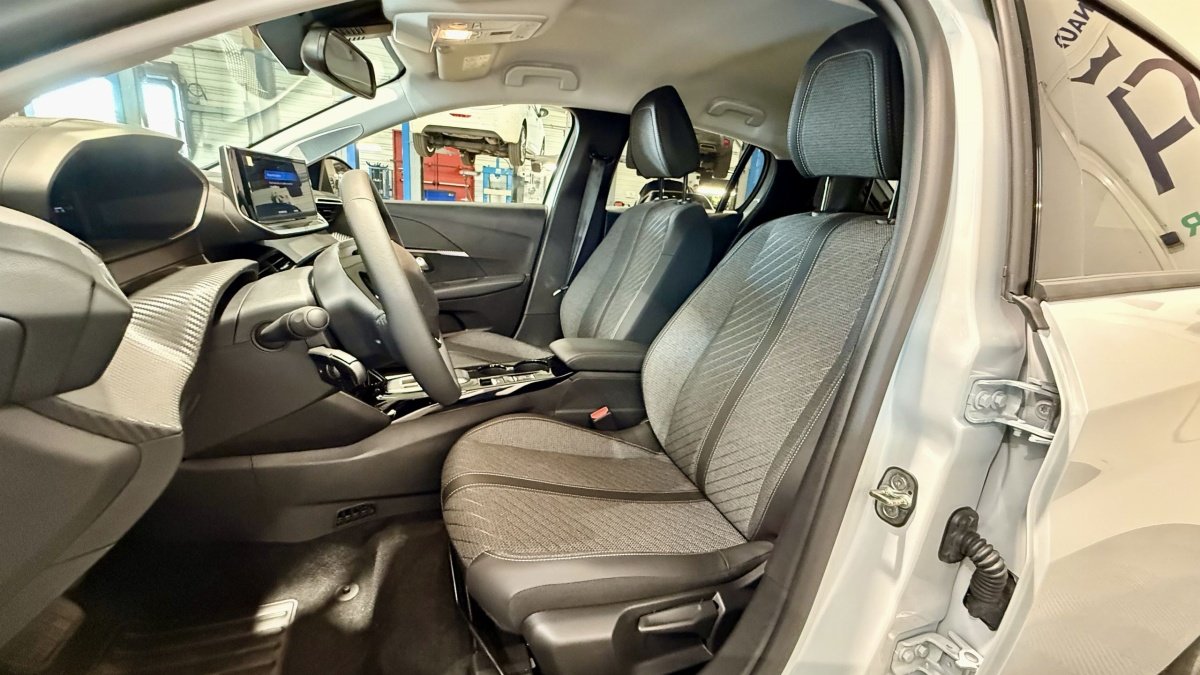 Peugeot 208 - Photo 11