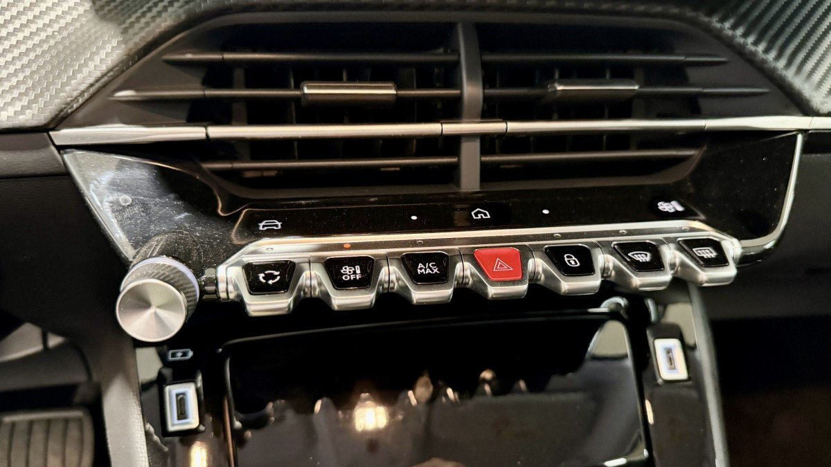 Peugeot 208 - Photo 13