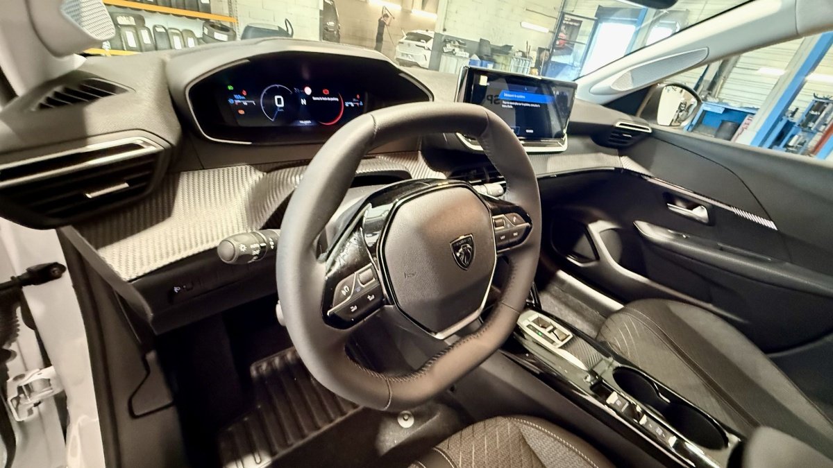 Peugeot 208 - Photo 10