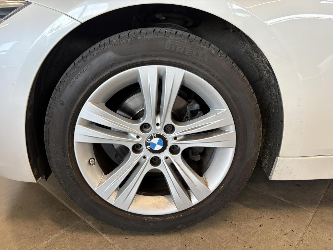BMW Série 3 - Photo 11