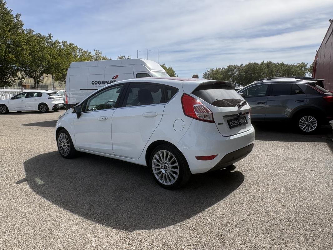 Ford Fiesta - Photo 6
