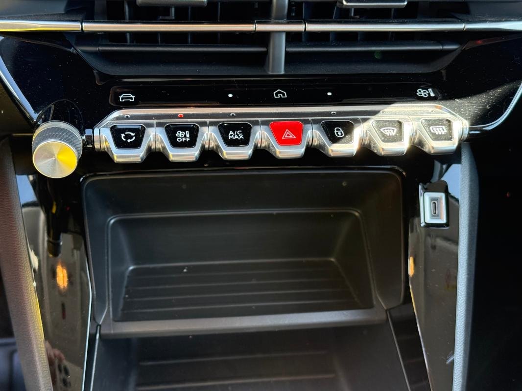 Peugeot 208 - Photo 12