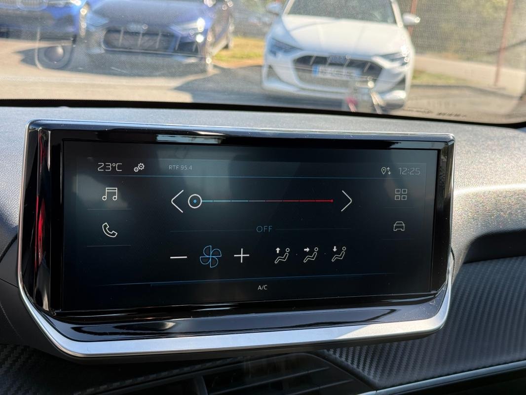 Peugeot 208 - Photo 15