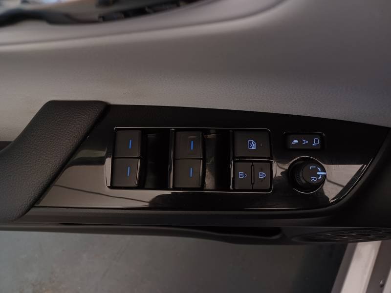 Toyota Prius - Photo 33