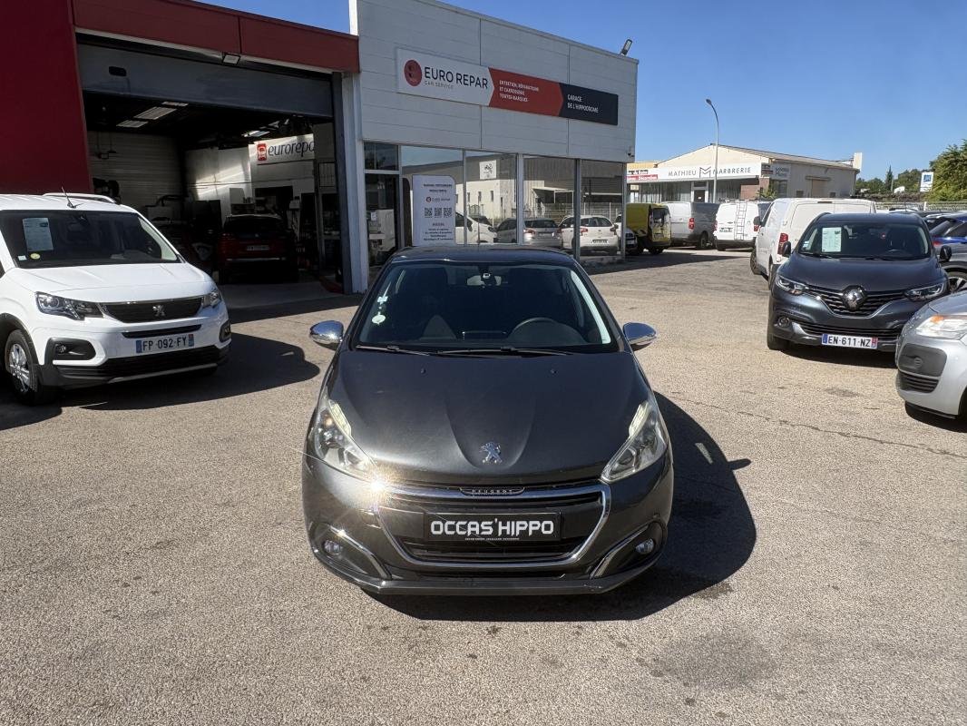 Peugeot 208 - Photo 1