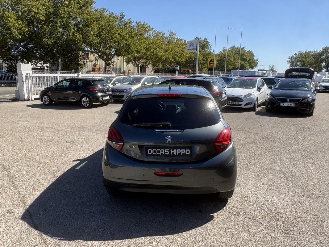 Peugeot 208 - Photo 2