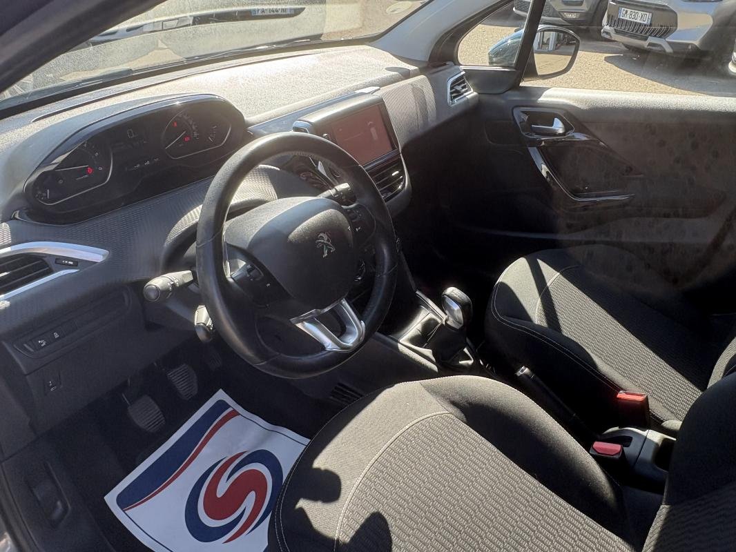Peugeot 208 - Photo 8