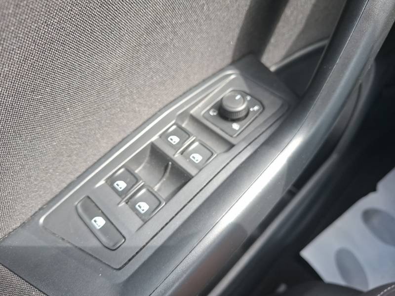 Volkswagen T-Roc - Photo 36