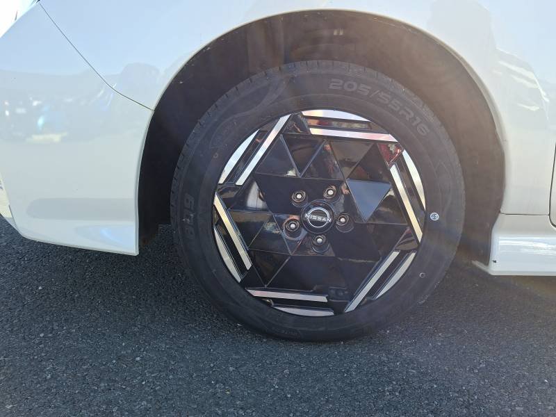 Nissan Leaf - Photo 11
