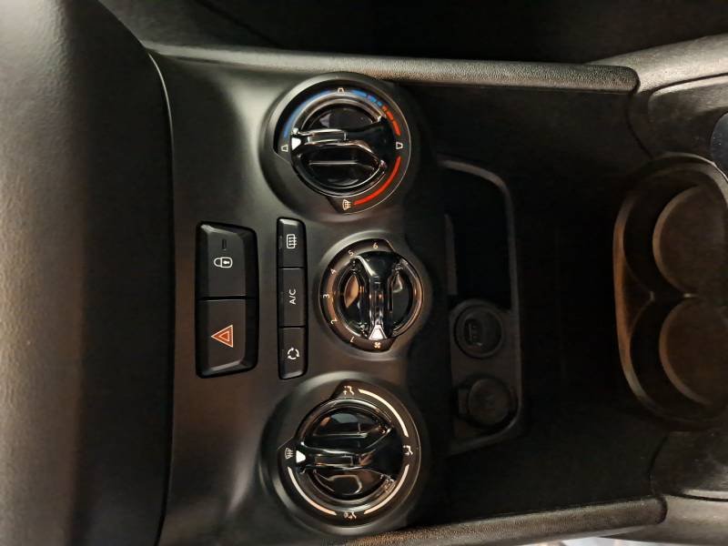 Peugeot 208 - Photo 18