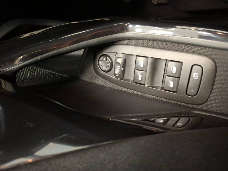 Peugeot 208 - Photo 26