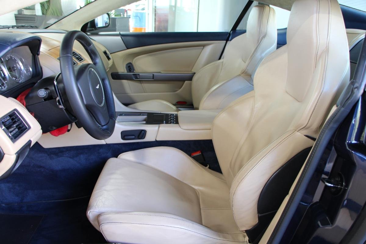 Aston Martin DB9 - Photo 11