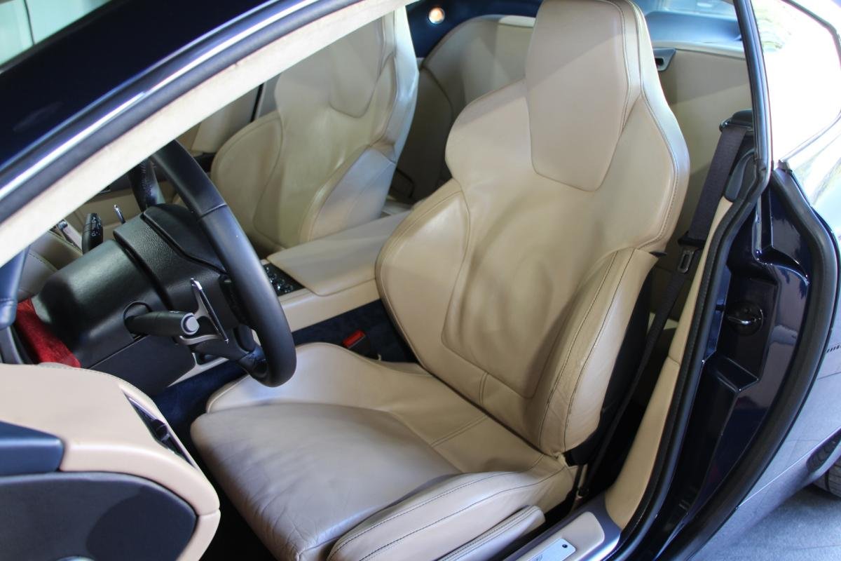 Aston Martin DB9 - Photo 12