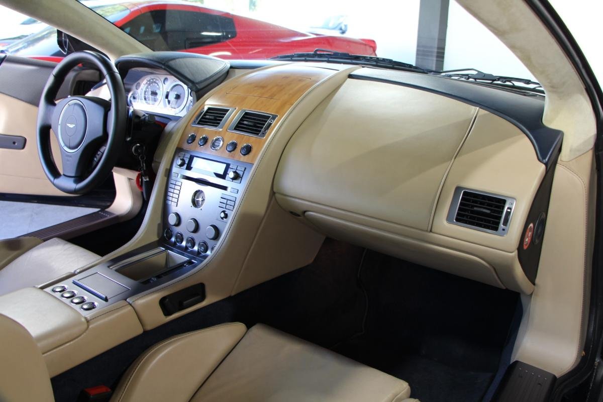 Aston Martin DB9 - Photo 15