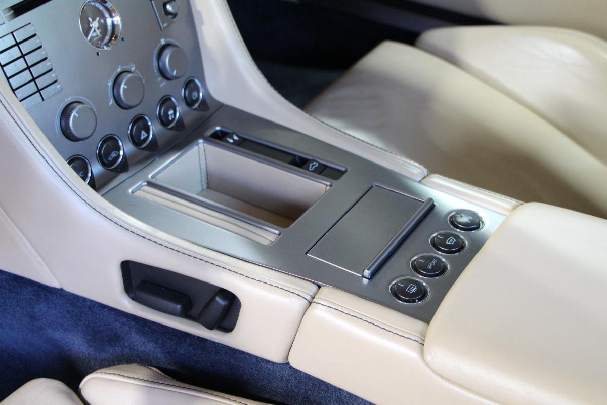 Aston Martin DB9 - Photo 16