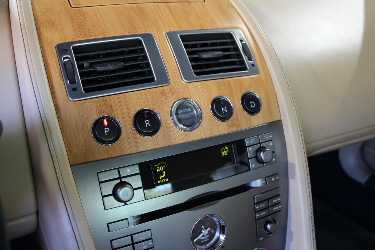 Aston Martin DB9 - Photo 22