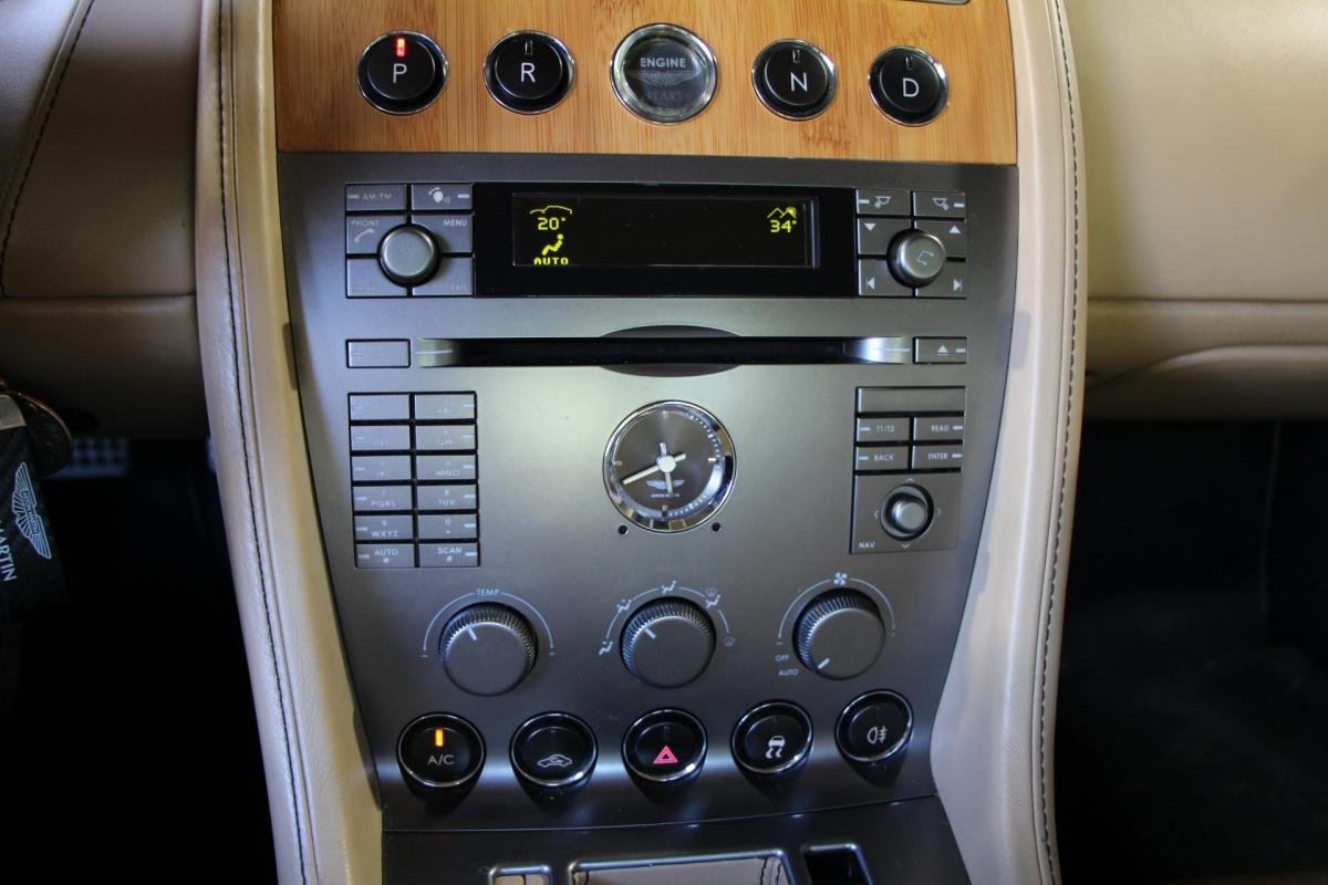 Aston Martin DB9 - Photo 23