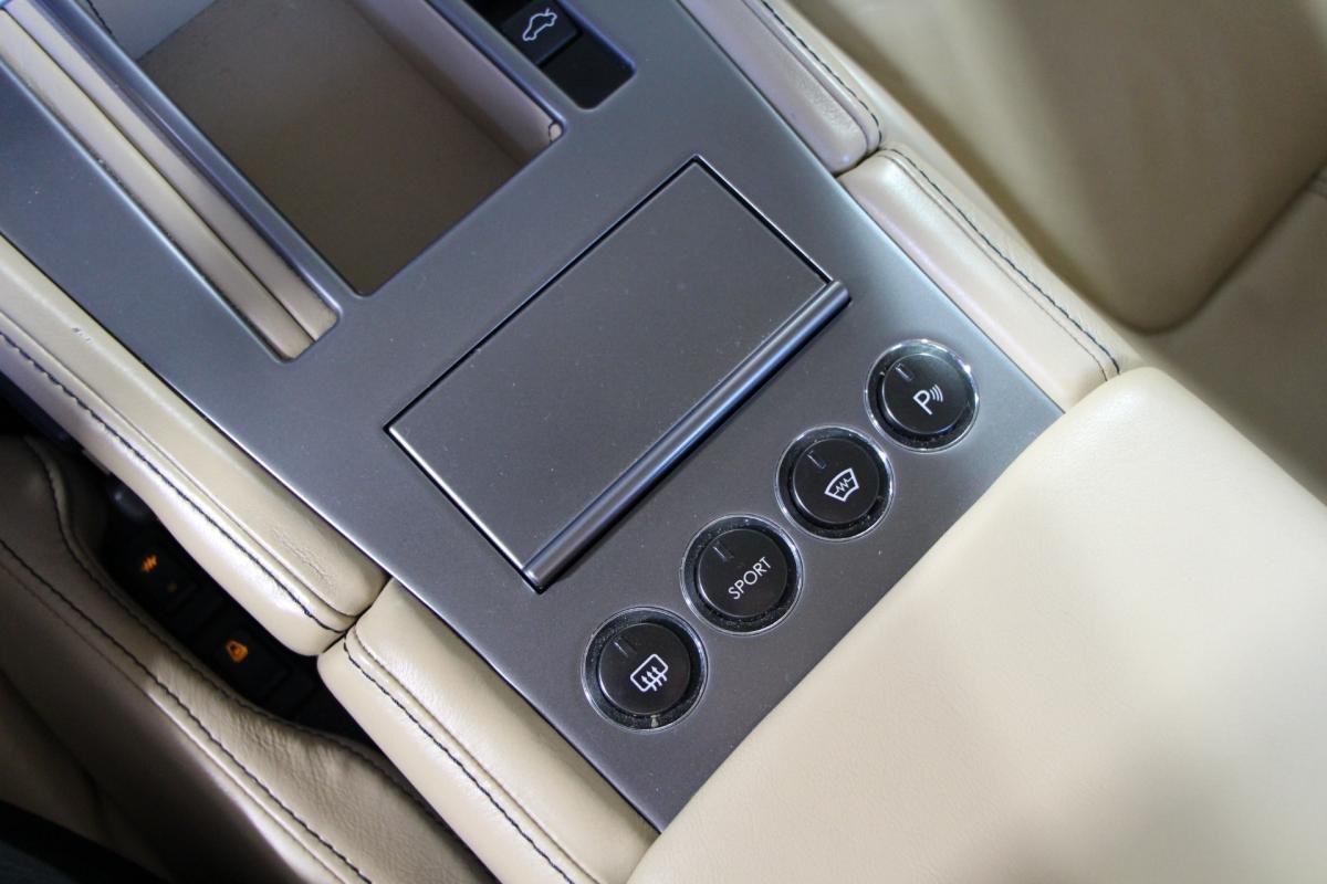 Aston Martin DB9 - Photo 24