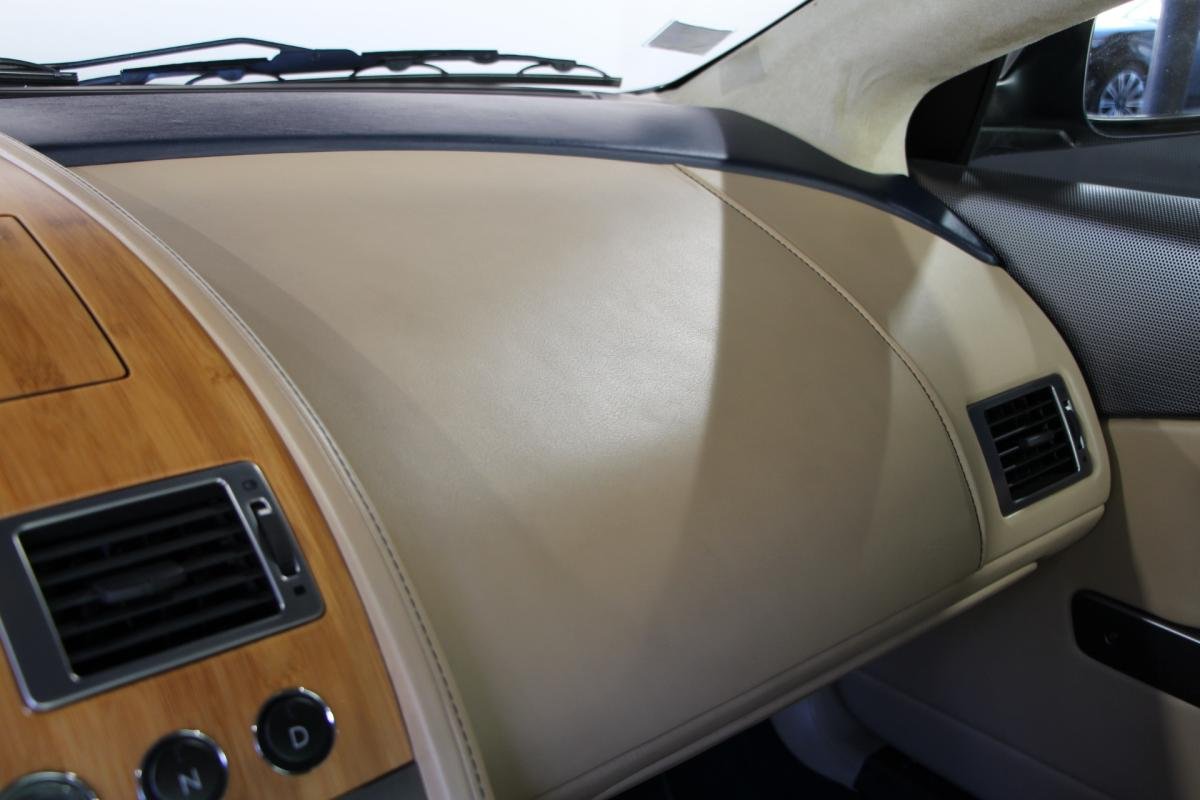 Aston Martin DB9 - Photo 27
