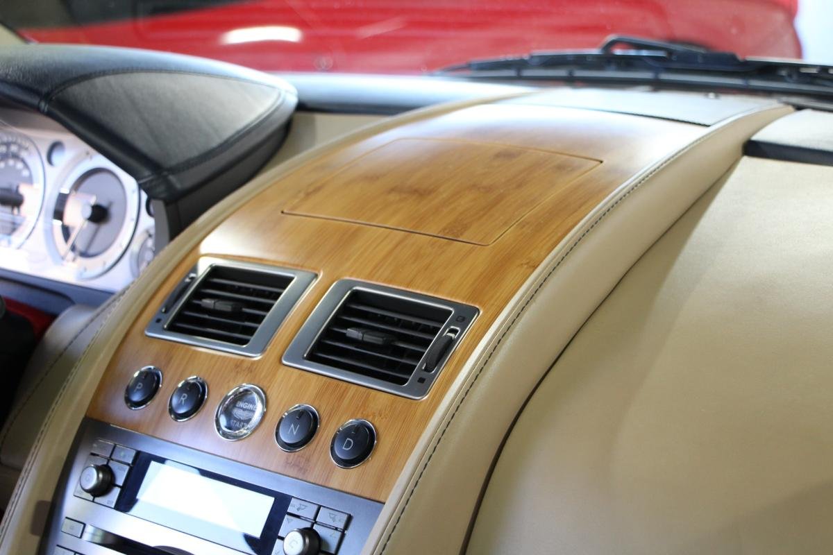 Aston Martin DB9 - Photo 30