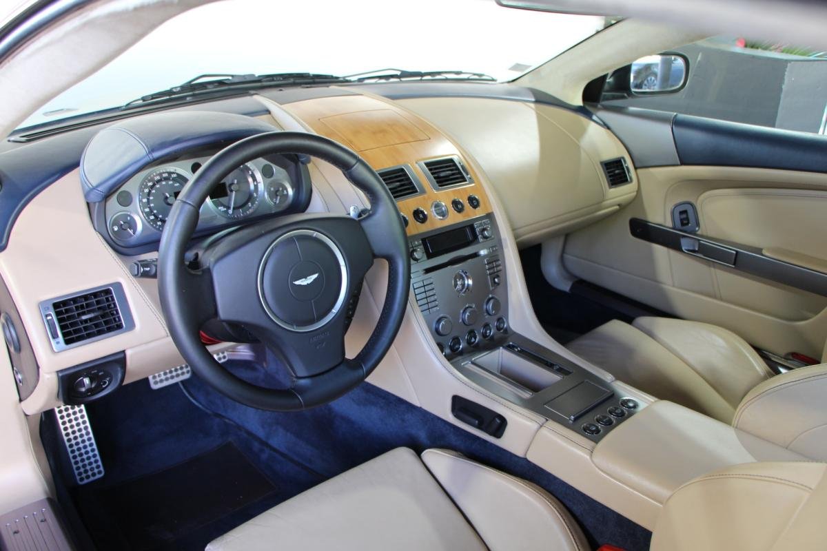 Aston Martin DB9 - Photo 8