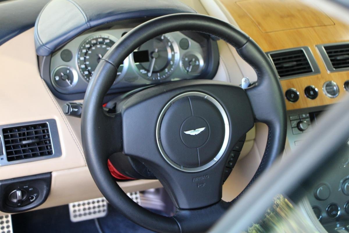 Aston Martin DB9 - Photo 9