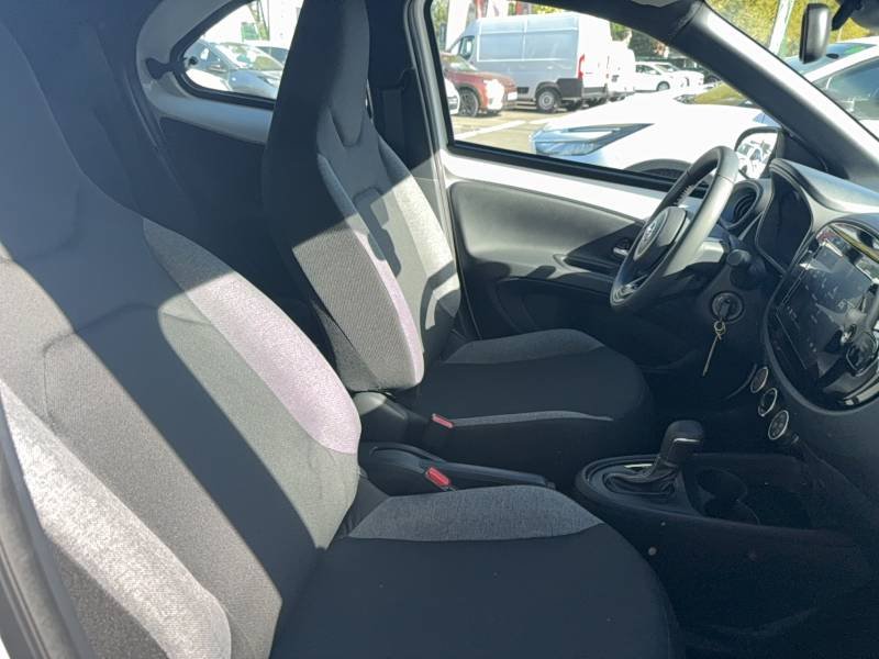Toyota aygo x - Photo 12