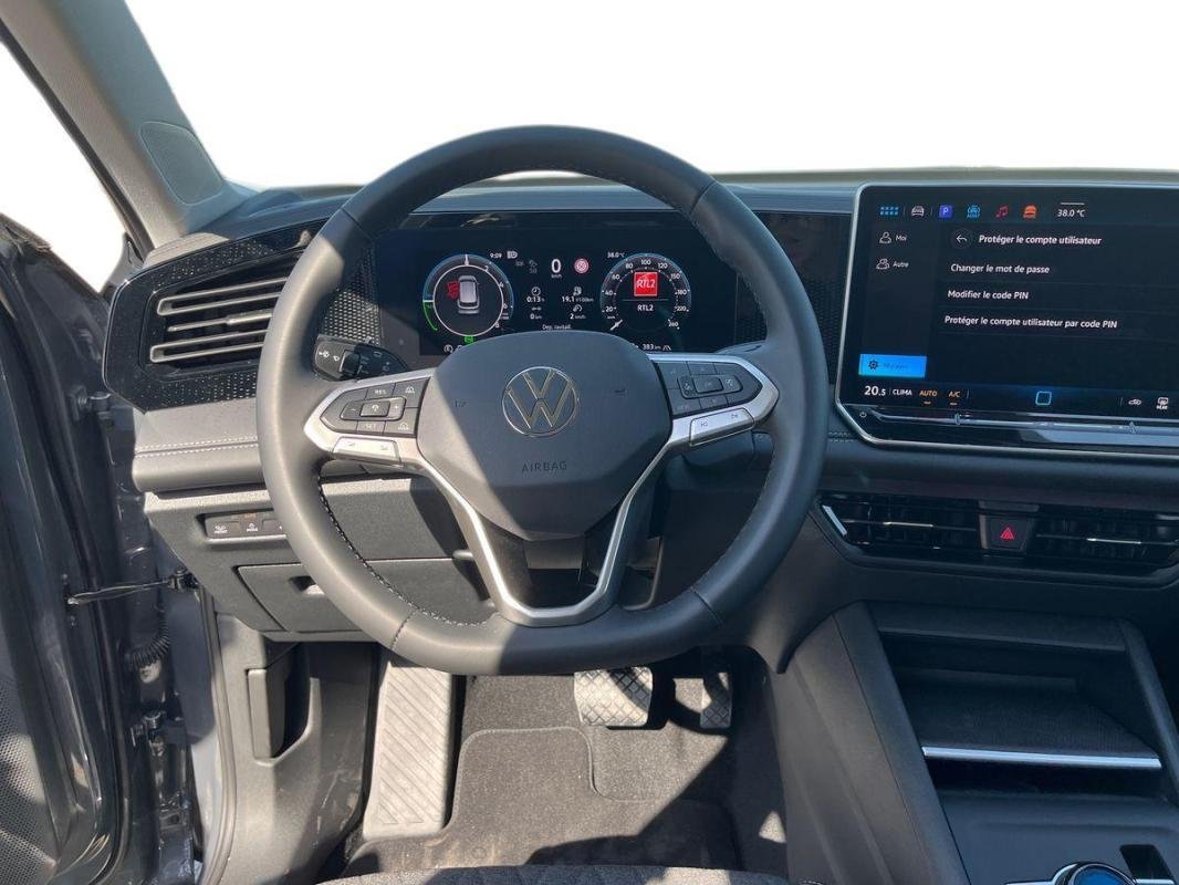 Volkswagen Tiguan - Photo 24