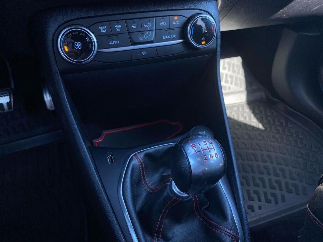 Ford Fiesta - Photo 11