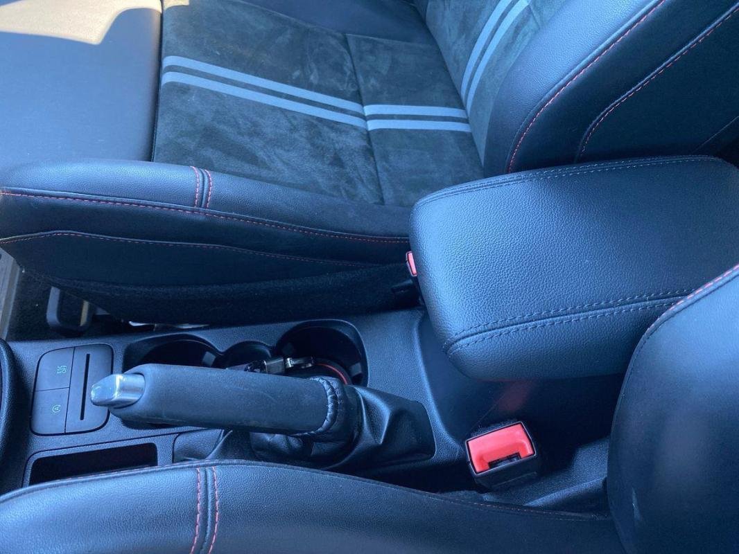 Ford Fiesta - Photo 12