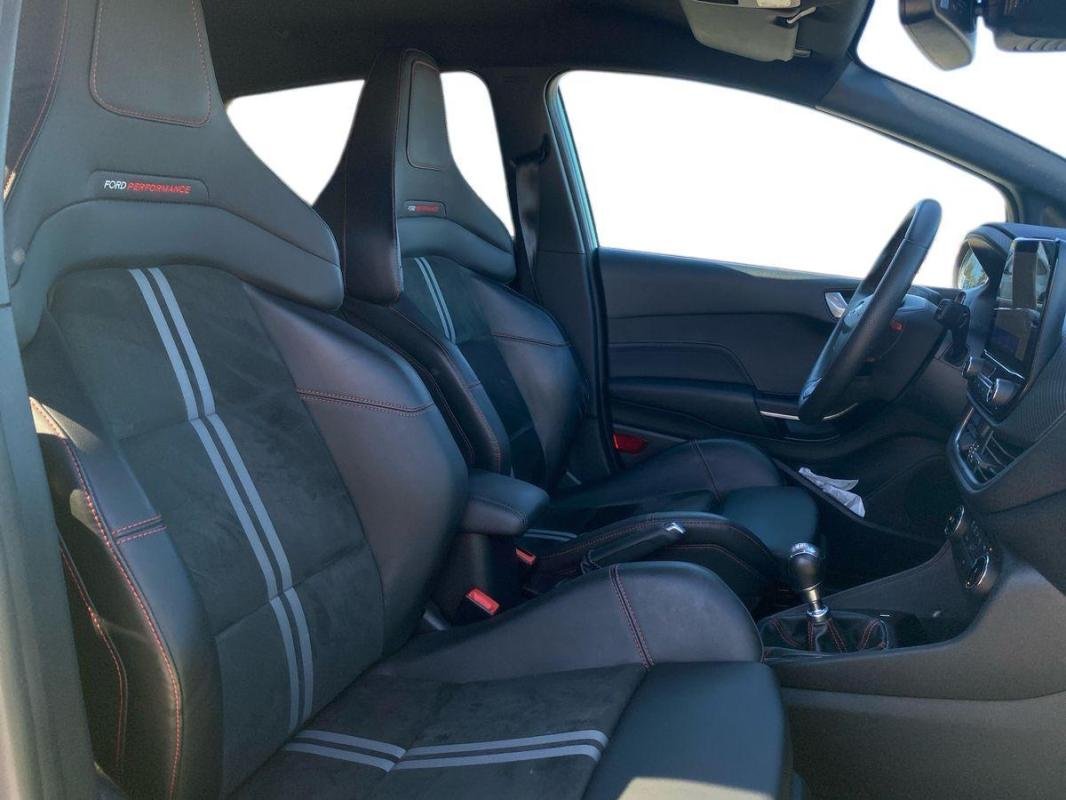 Ford Fiesta - Photo 13