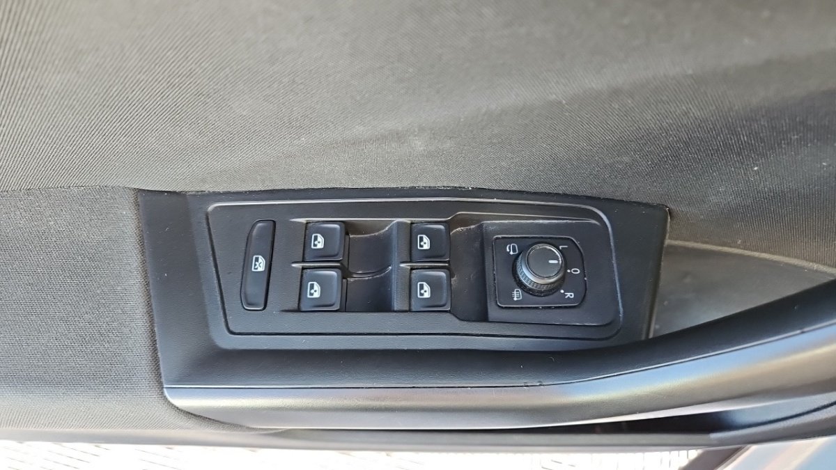 Volkswagen T-Roc - Photo 25