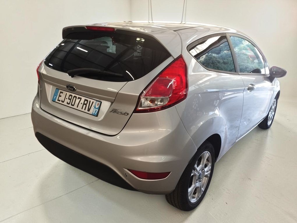 Ford Fiesta - Photo 2