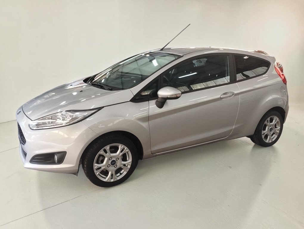 Ford Fiesta - Photo 6