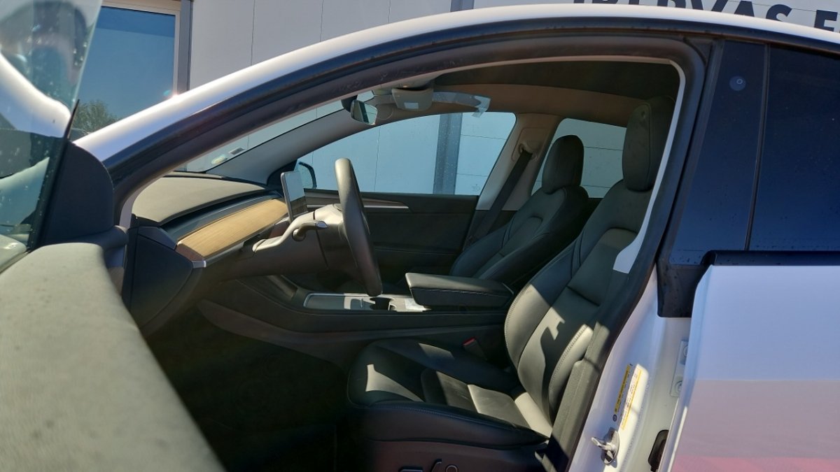 Tesla Model Y - Photo 16