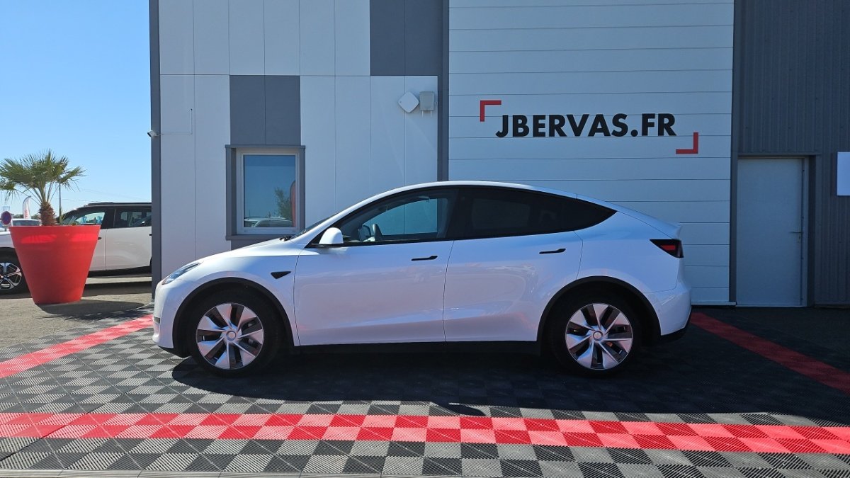 Tesla Model Y - Photo 2