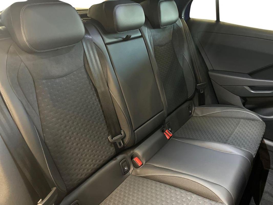 Volkswagen T-Roc - Photo 23