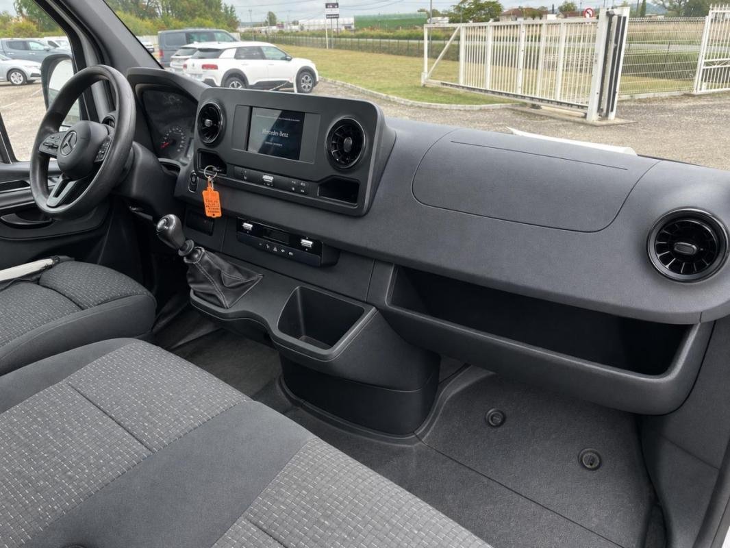 Mercedes Sprinter - Photo 14