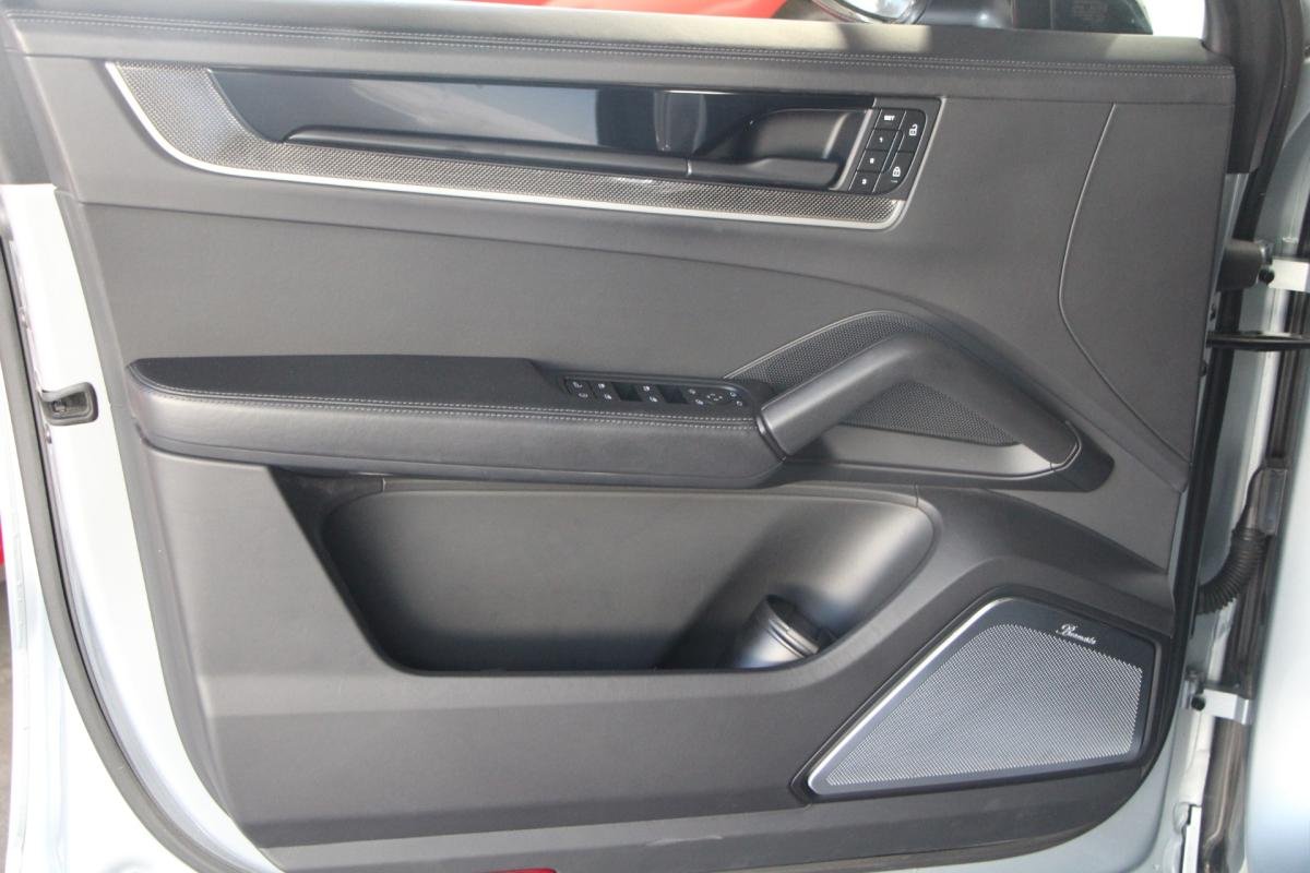 Porsche Cayenne - Photo 18