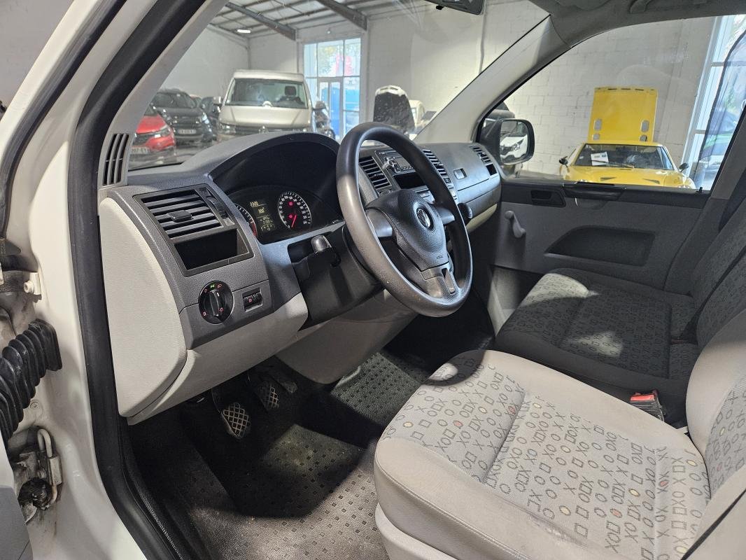 Volkswagen Transporter - Photo 11