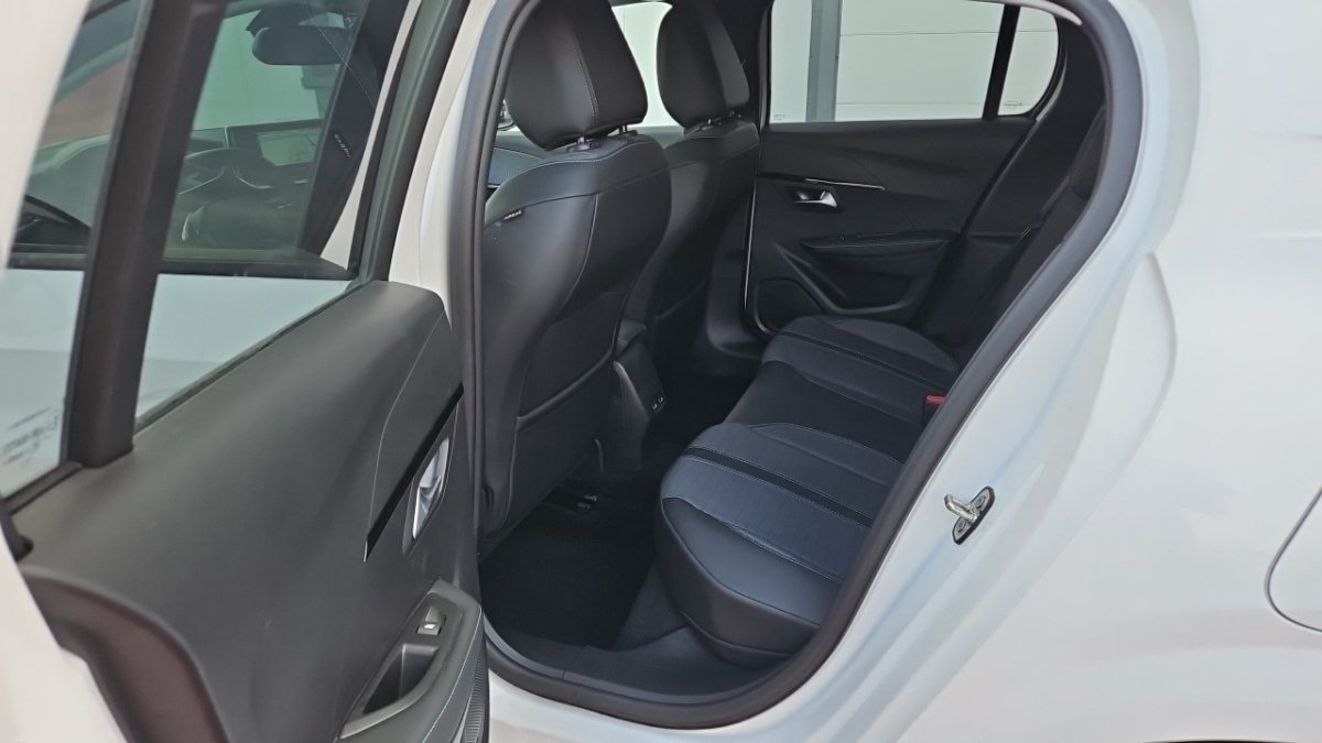 Peugeot 208 - Photo 11