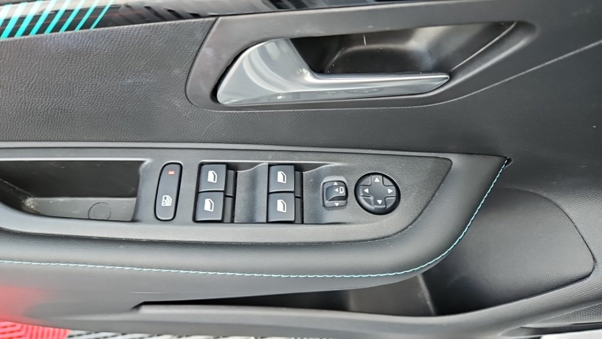 Peugeot 208 - Photo 27