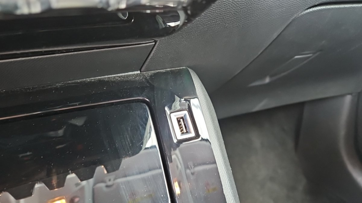 Peugeot 208 - Photo 30