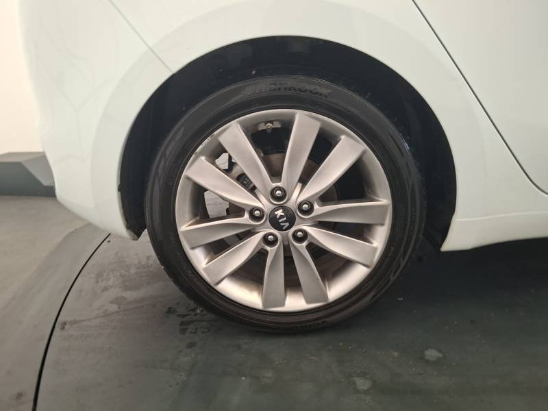 Kia CEED - Photo 11