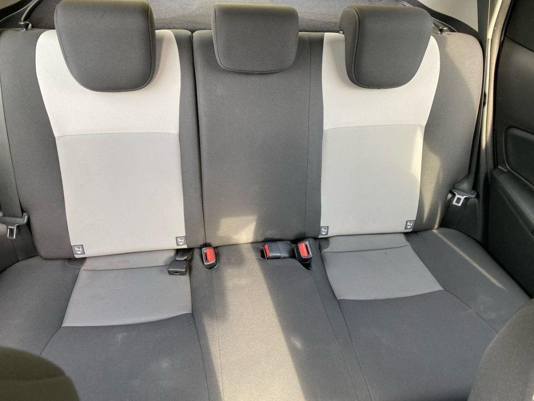 Toyota Yaris - Photo 22